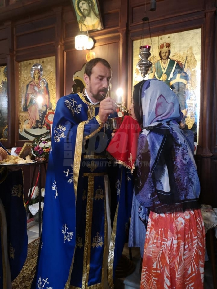 Отец Димитър от храм „Св. Георги Победоносец“ в Созопол: С надежда и упование да помогнем да се пребори нацията